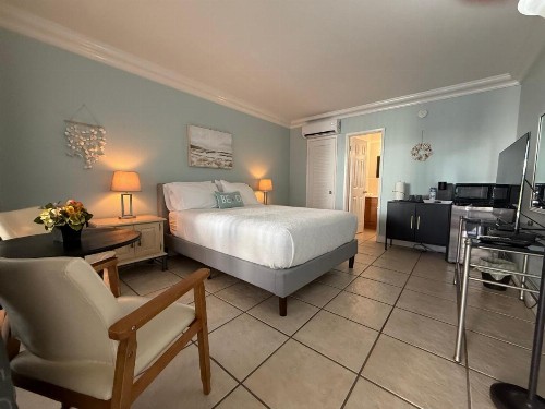 Beach Aqualina Apartments - image 16