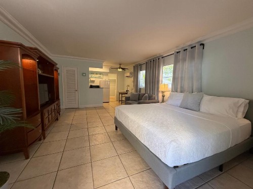 Beach Aqualina Apartments - image 29