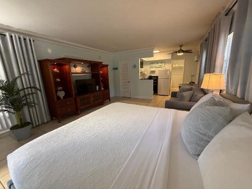 Beach Aqualina Apartments - image 31
