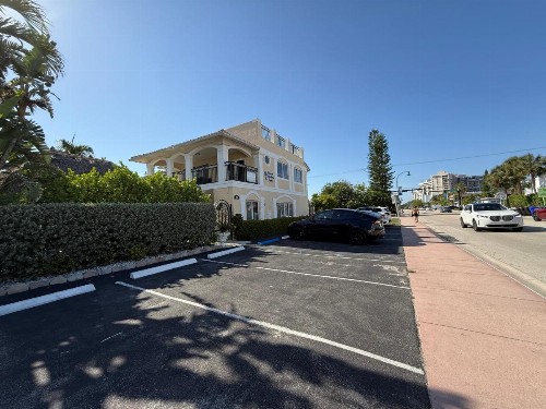 Beach Aqualina Apartments - image 50
