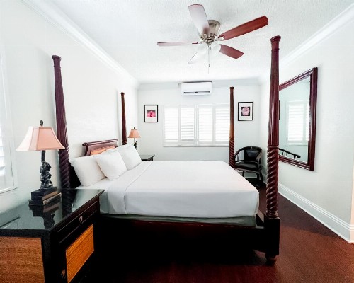 La Casa Hotel - image 20