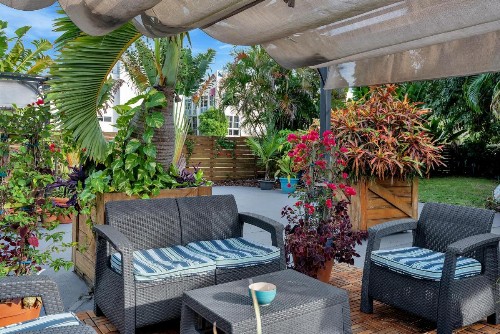 Oasis Hotel - image 2
