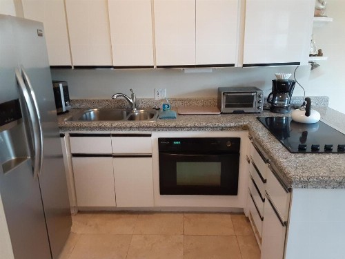 Manhattan Tower Apartment Hotel - image 11