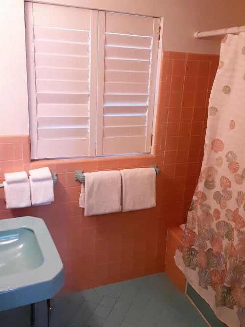 Manhattan Tower Apartment Hotel - image 12