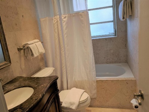 Manhattan Tower Apartment Hotel - image 28