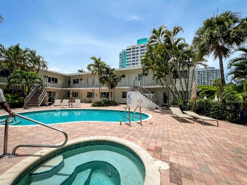 North Beach Hotel - image 2