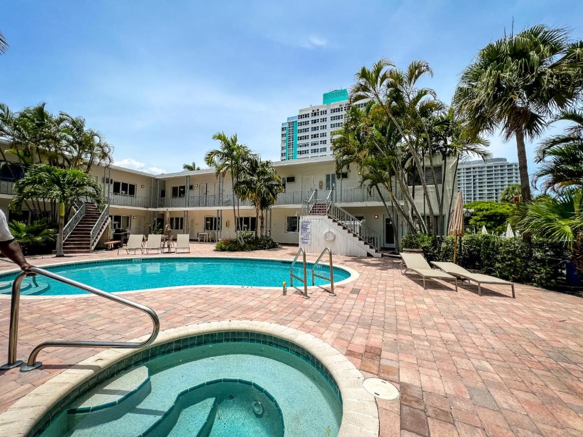 North Beach Hotel - image 2