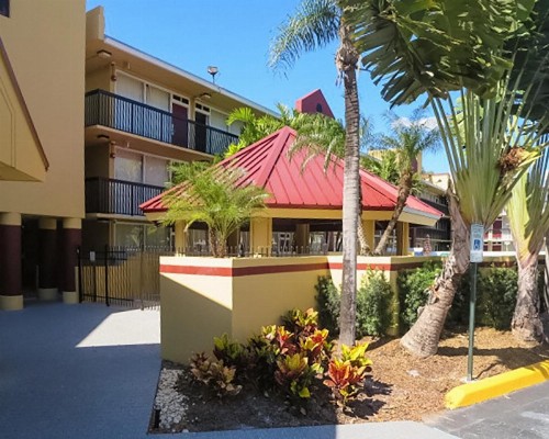 The Link Hotel on Sunrise - image 11