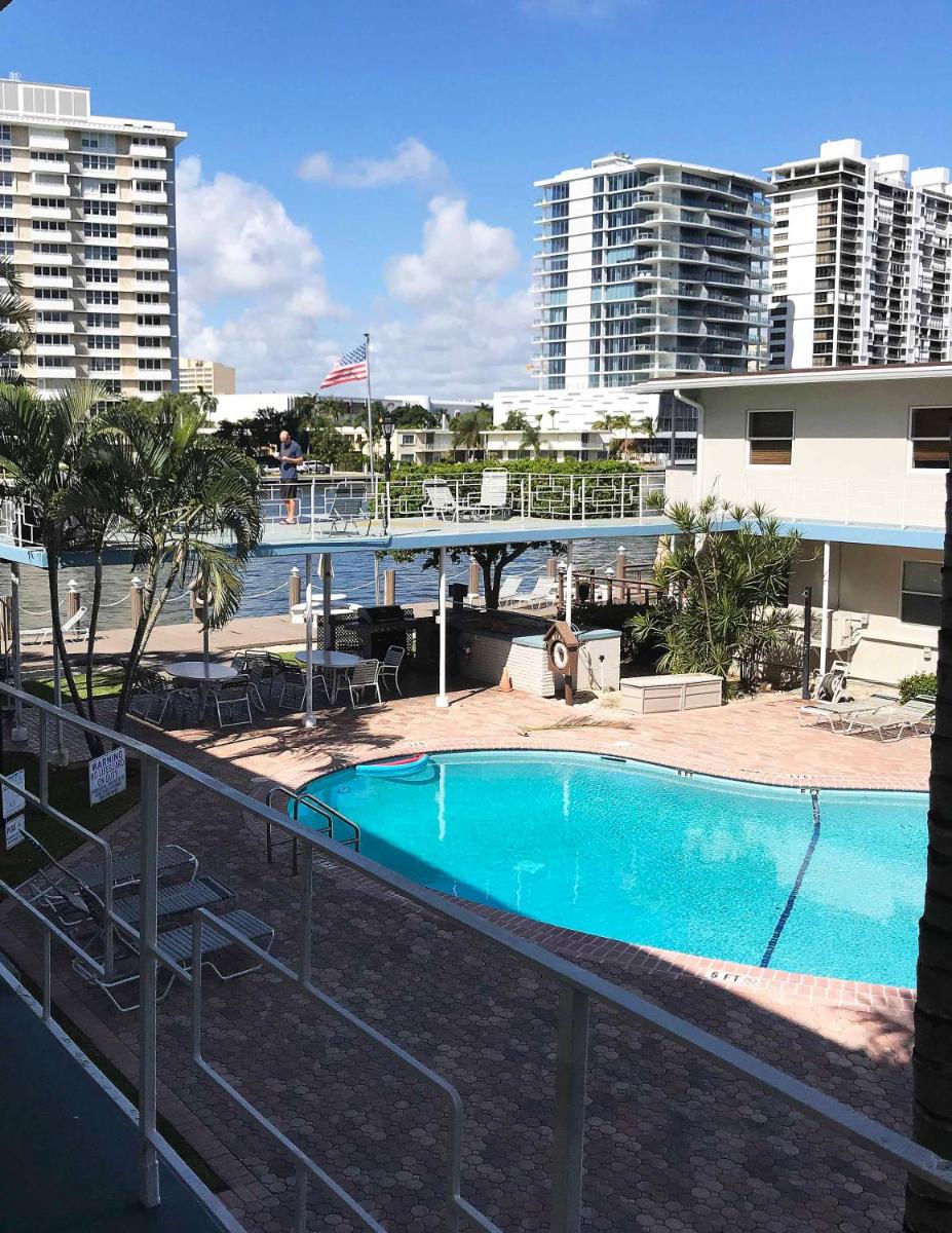 Holiday Isle Yacht Club - main image