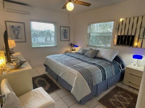 Holiday Isle Yacht Club - image 29