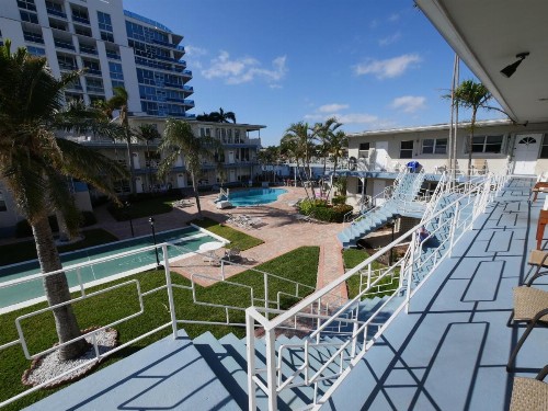 Holiday Isle Yacht Club - image 9