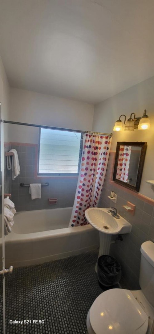 Green Island Inn - image 30