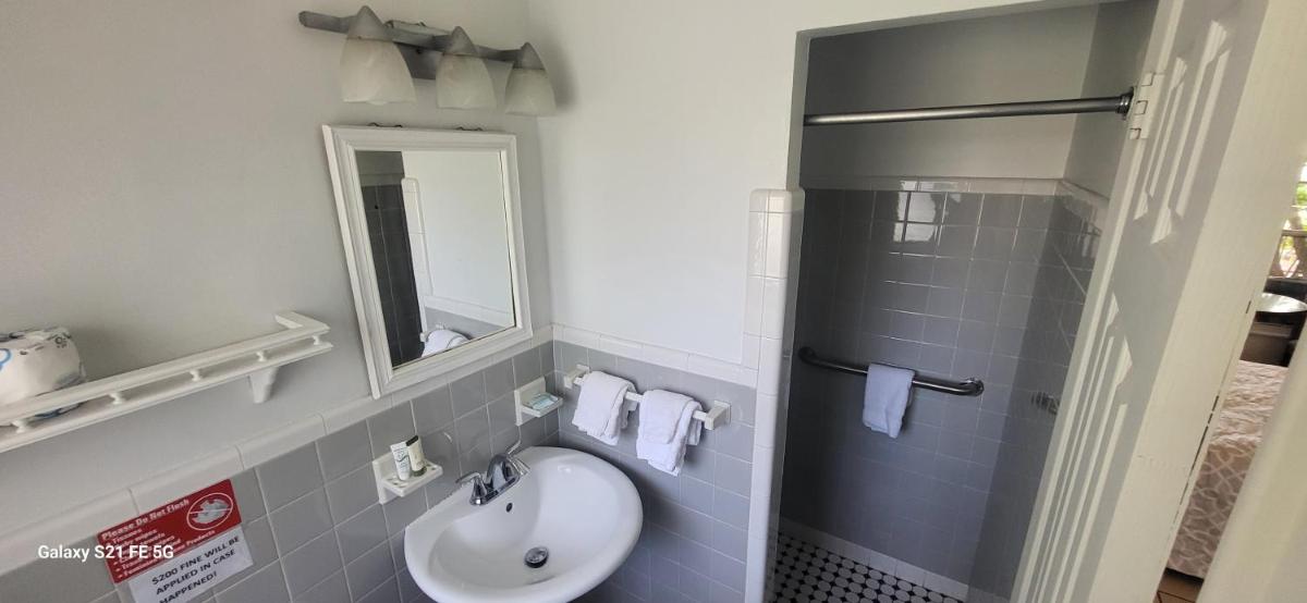 Green Island Inn - image 5