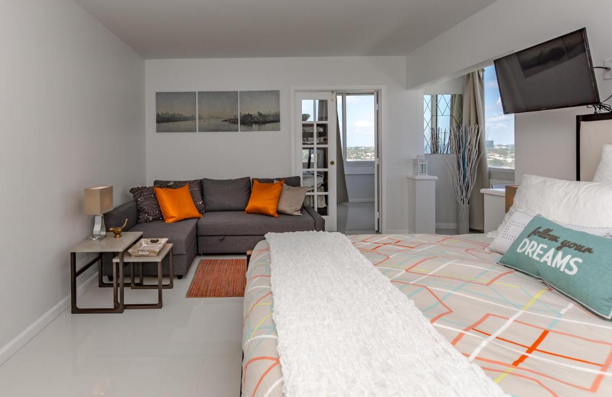 Ocean Beach Condo 3BR On the Sand 911 - image 7