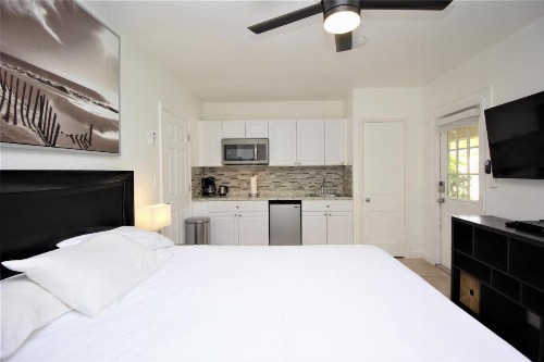 Tropical Getaway Studio-628B - image 12