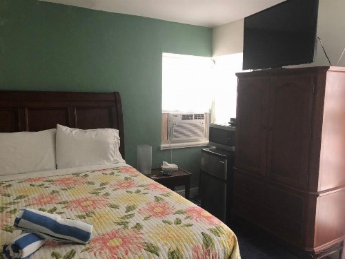 Calypso Inn Wilton Gay Male Resort - image 15