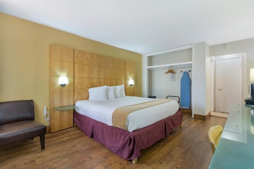 Ocean Reef Hotel - image 23