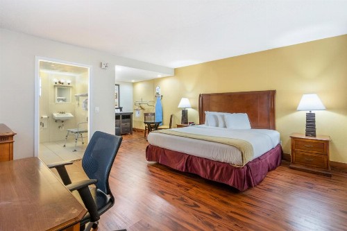 Ocean Reef Hotel - image 31