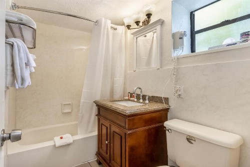 Ocean Reef Hotel - image 37
