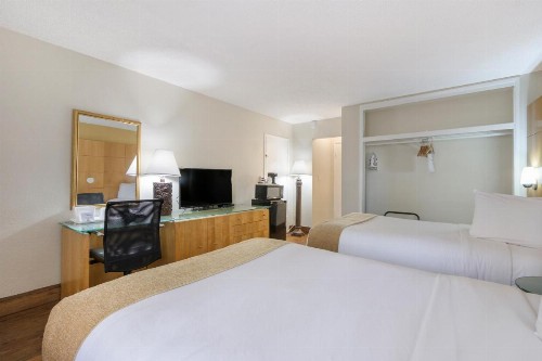 Ocean Reef Hotel - image 44