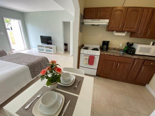 Coral Key Inn - image 7