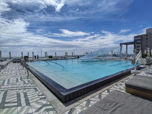 Modern Luxury Beach Hotel 1 Bedroom Corner with Views 901 - image 2