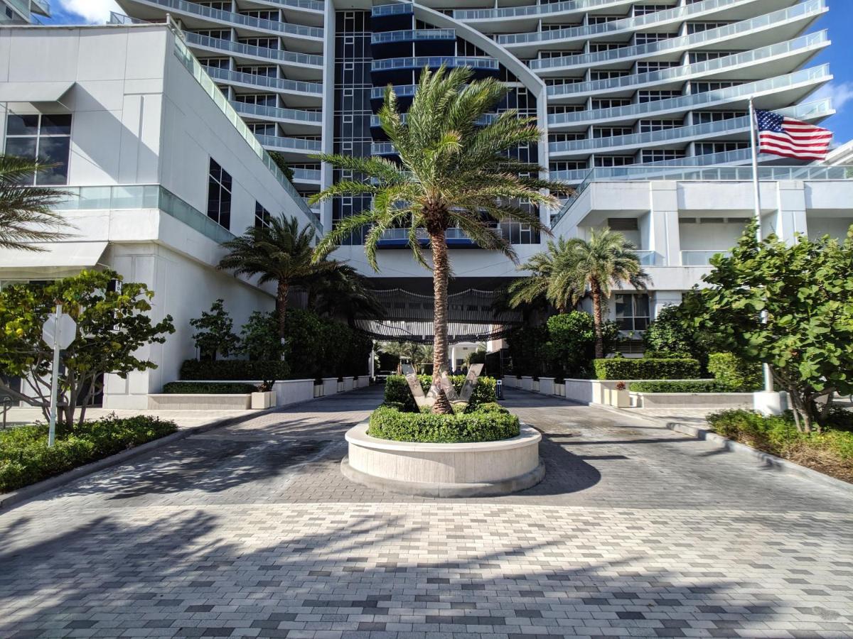 Modern Luxury Beach Hotel 1 Bedroom Corner with Views 901 - image 4