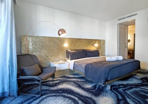 Modern Luxury Beach Hotel 2 Bedroom with Oversized Patio 506 - image 6