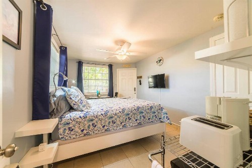The Blue Door Inn - image 8