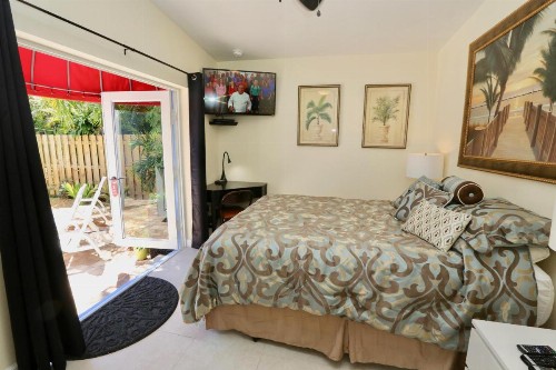 Fantasy Island Inn Caters to Men - image 14