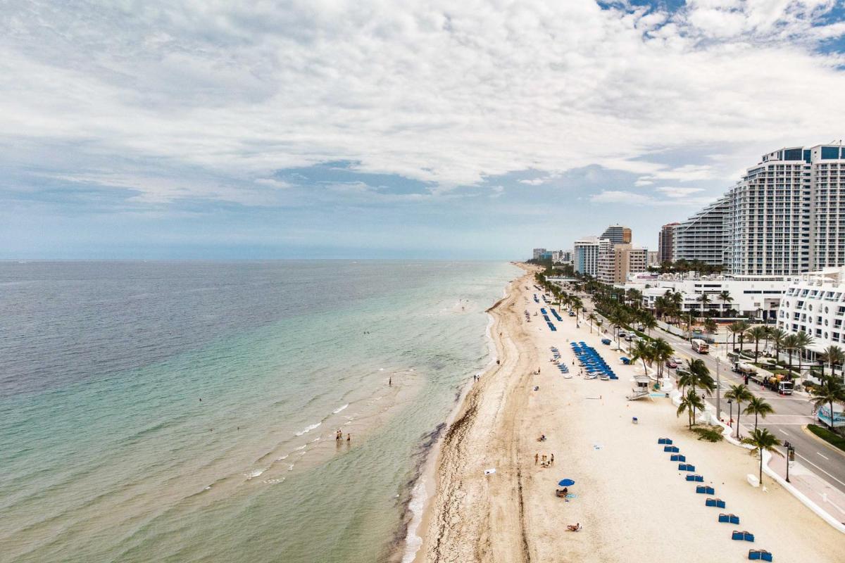 Luxe Waterfront Ft Lauderdale Condo with Beach and Pool - image 2