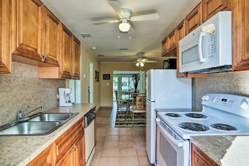 Ft Lauderdale Townhome on Canal - 3 Mi to Beach! - image 10