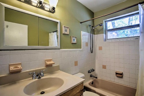 Sleepy River Gem with Pool Less Than 4Mi to Lauderdale Beaches - image 11