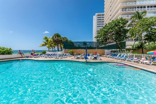 Ocean Beach Condo 3BR On the Sand 811