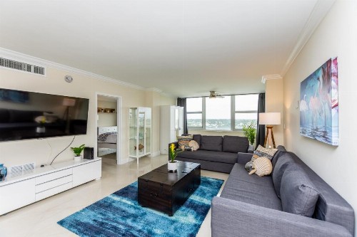 Ocean Beach Condo 3BR On the Sand 811 - image 9