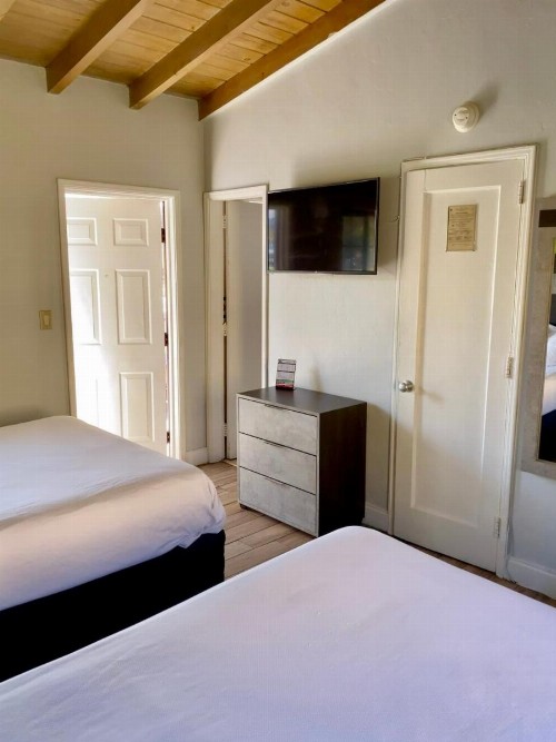 Budget Inn South - image 11