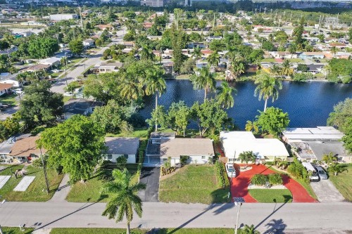 Waterfront Newly Renovated 4 BR Home with Hot Tub - image 9