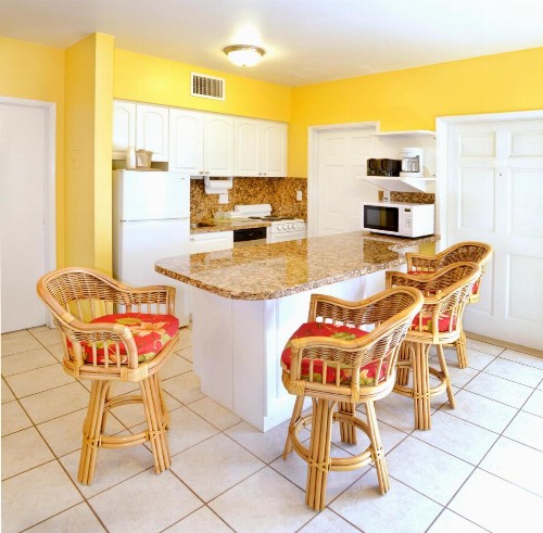 Tropic Seas Resort - image 2