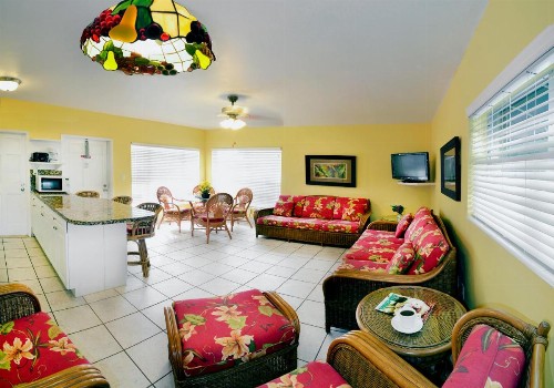 Tropic Seas Resort - image 3