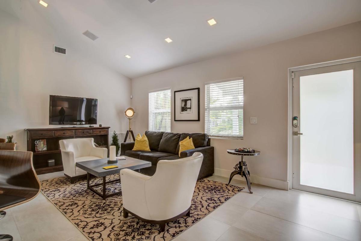 Breathtaking House and Backyard Near Wilton Manors - image 4