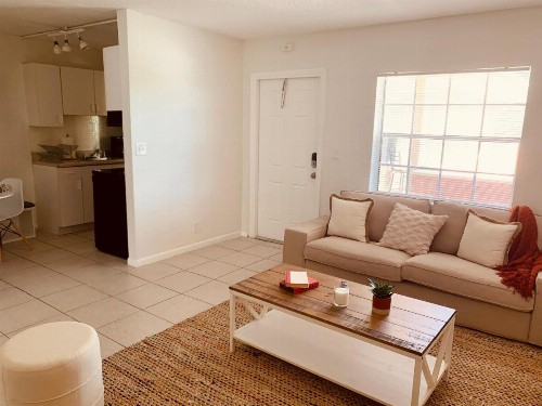Cozy Stay at Wilton Manors by Angel Host - image 9
