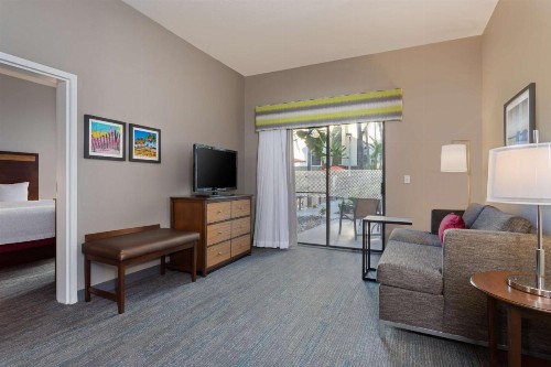 Hampton Inn & Suites Fort Myers Beach/Sanibel Gateway - image 12