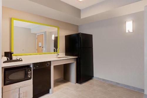 Hampton Inn & Suites Fort Myers Beach/Sanibel Gateway - image 18