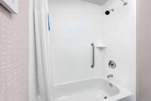 Hampton Inn & Suites Fort Myers Beach/Sanibel Gateway - image 32