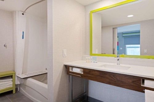Hampton Inn & Suites Fort Myers Beach/Sanibel Gateway - image 4