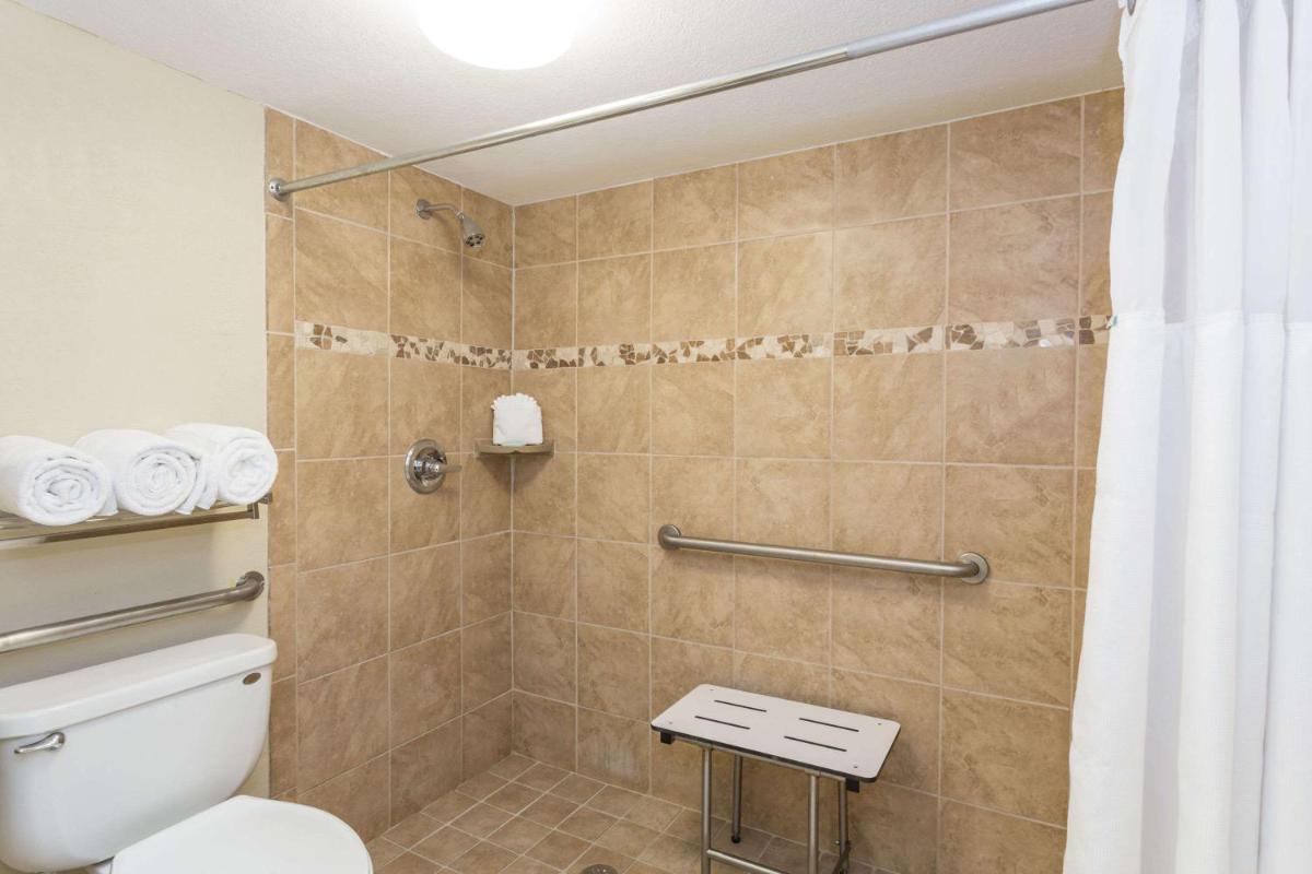 Wyndham Garden Fort Myers Beach - image 6
