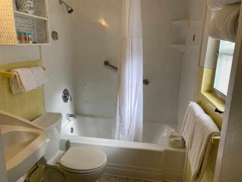 Beach Shell Inn - image 6
