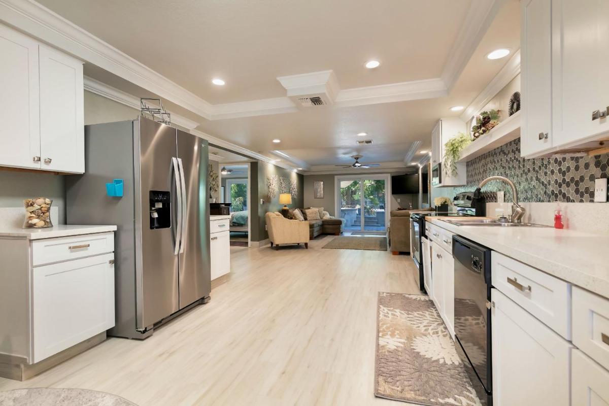 Island Hideaway Luxury Suites - main image