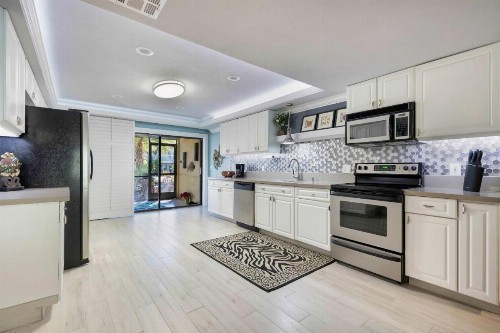 Island Hideaway Luxury Suites - image 13