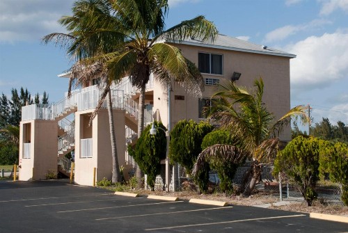 Tahitian Inn - image 1